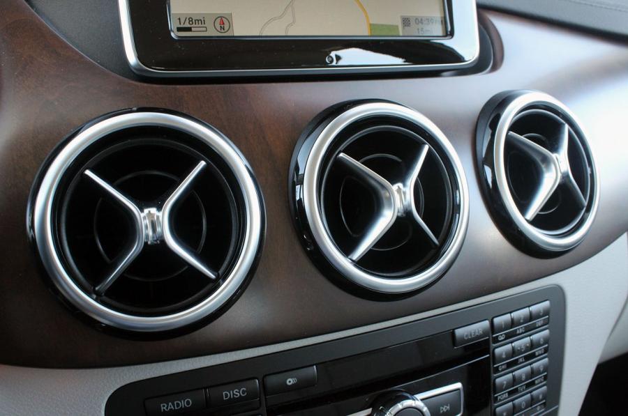  Mercedes-Benz B-Class Electric Drive 2014 года  (US) (фото 28 из 59)